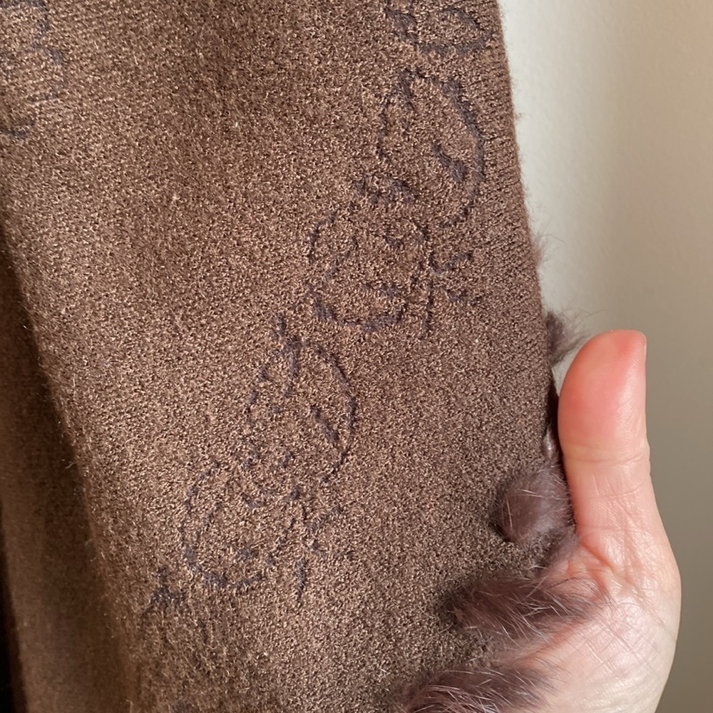 🤍 Embossed Circle Knit Vest - Picture 2 of 6